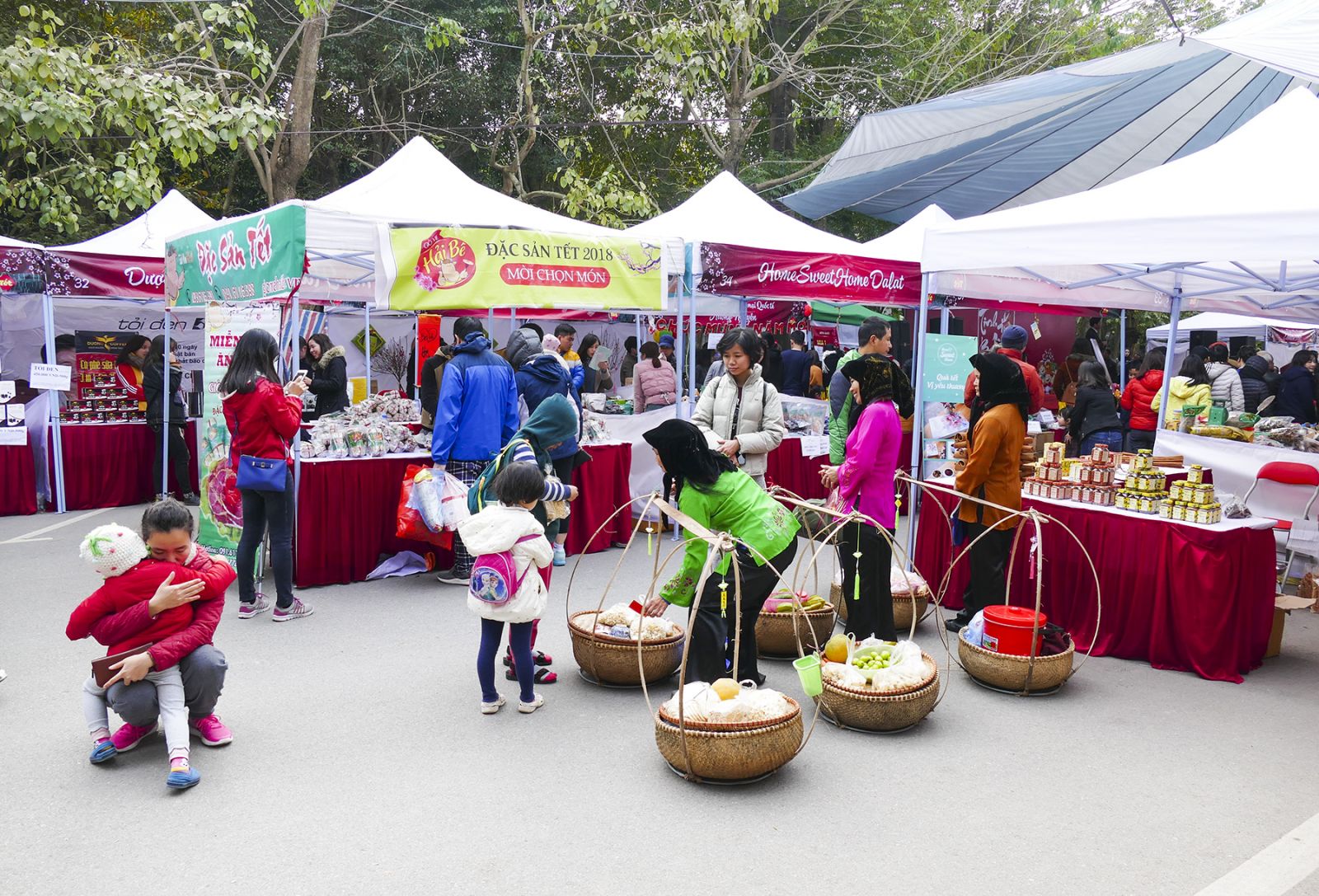 Hội chợ tết 2018 tại Ecopark.